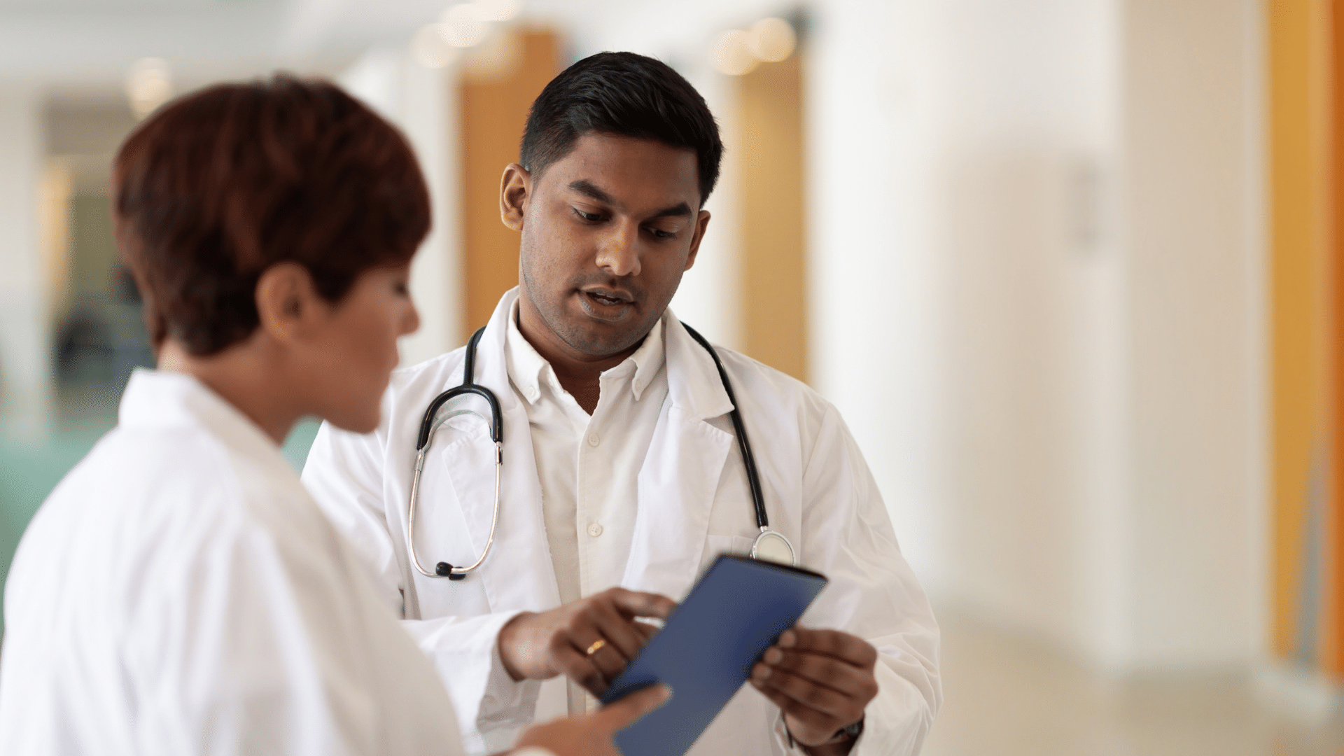 ¿Por qué los médicos envían faxes en lugar de correos electrónicos?